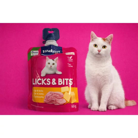 Vitakraft Licks  Bits sajtos sonkás krém - jutalomfalat macskák részére  (60g)